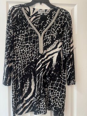 JM Collection Black & White Embellished V-Neck Tunic